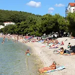 Apartments And Rooms By The Sea Zaostrog, Makarska - 2661 Guest house
