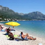 Apartments And Rooms By The Sea Zaostrog, Makarska - 2661 Guest house 3*