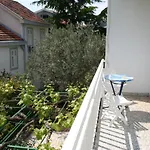 Apartments And Rooms By The Sea Zaostrog, Makarska - 2661 Guest house 3*