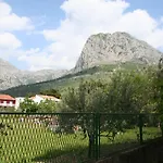 Apartments And Rooms By The Sea Zaostrog, Makarska - 2661 Guest house