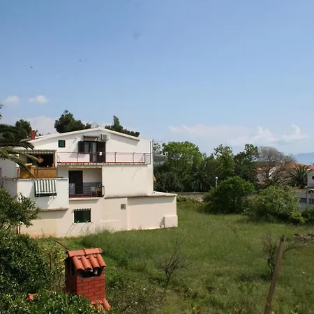 Apartments And Rooms By The Sea Zaostrog, Makarska - 2661 Guest house